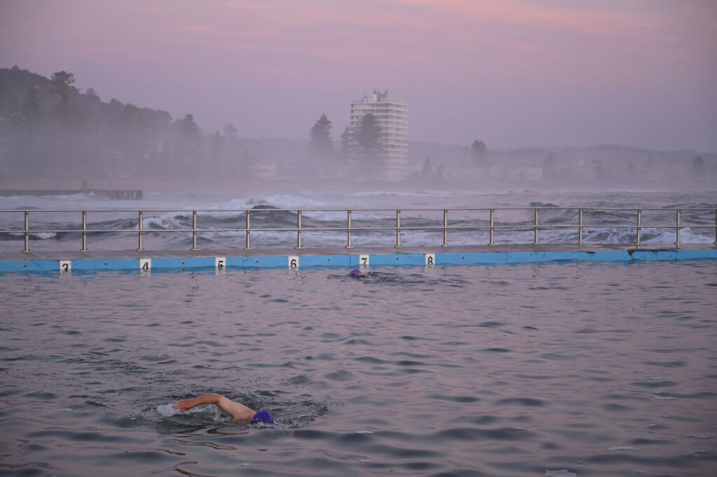 クキモトノリコ写真展
「海でプールな人々～People at the Pool beside the Beautiful Beach～」